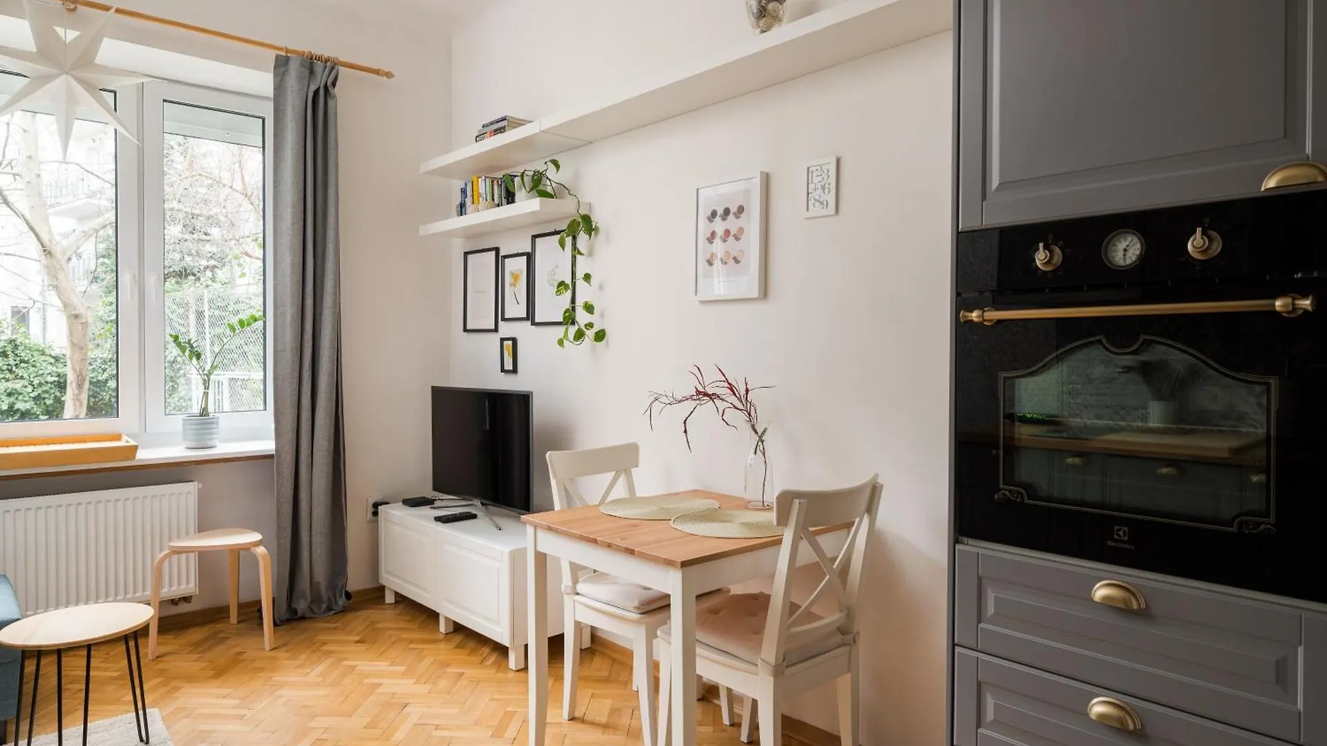 Metro Raclawicka Charming Apartment Warsaw Poland
