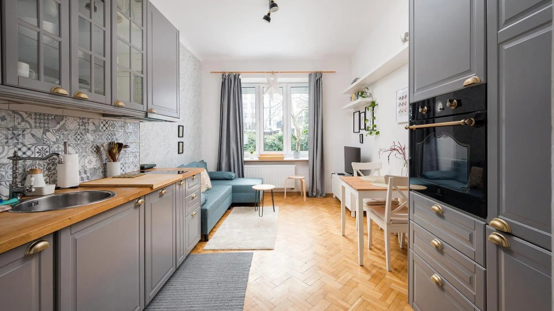 Metro Raclawicka Charming Apartment Warsaw