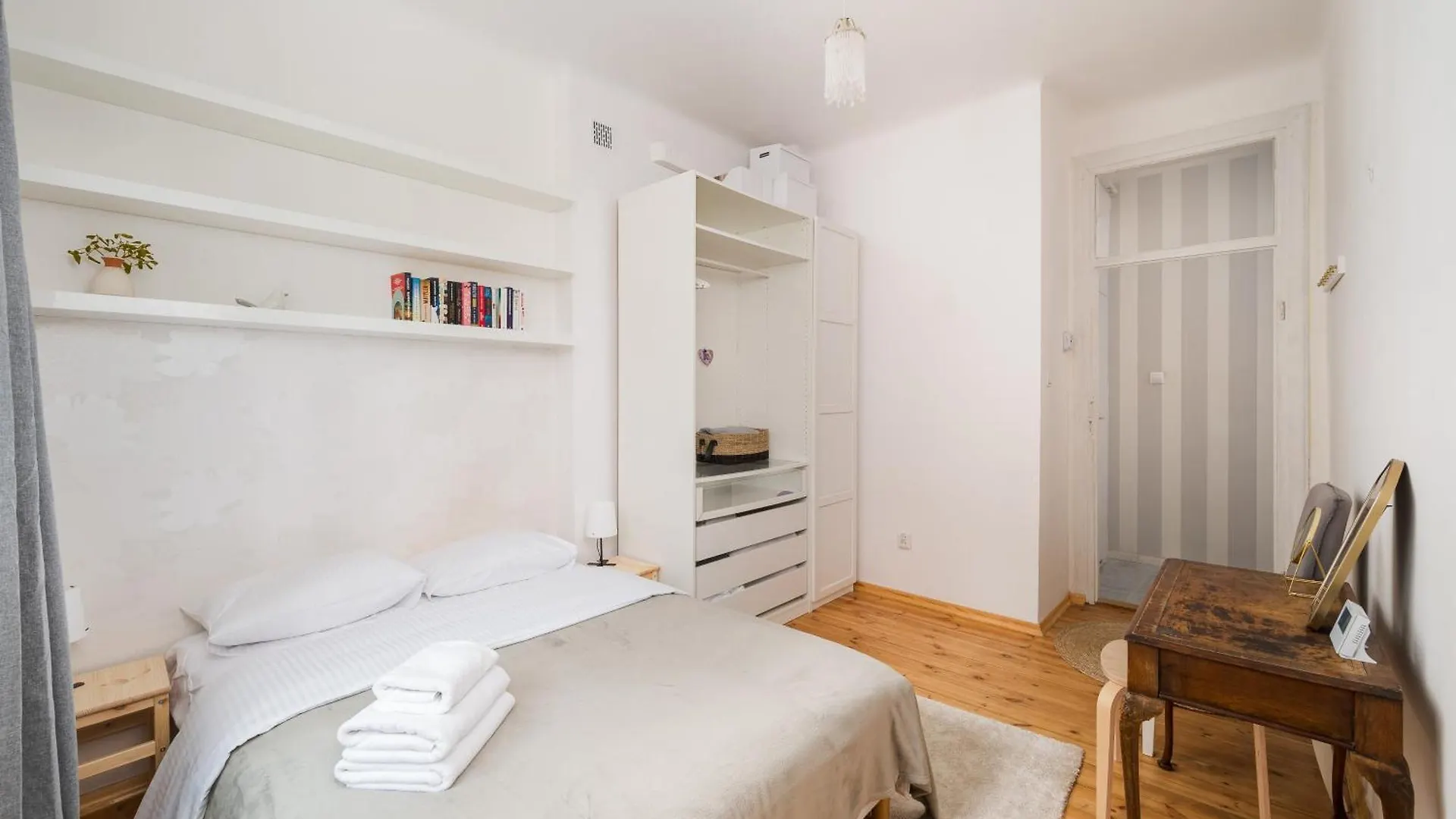 Metro Raclawicka Charming Apartment Warsaw Poland