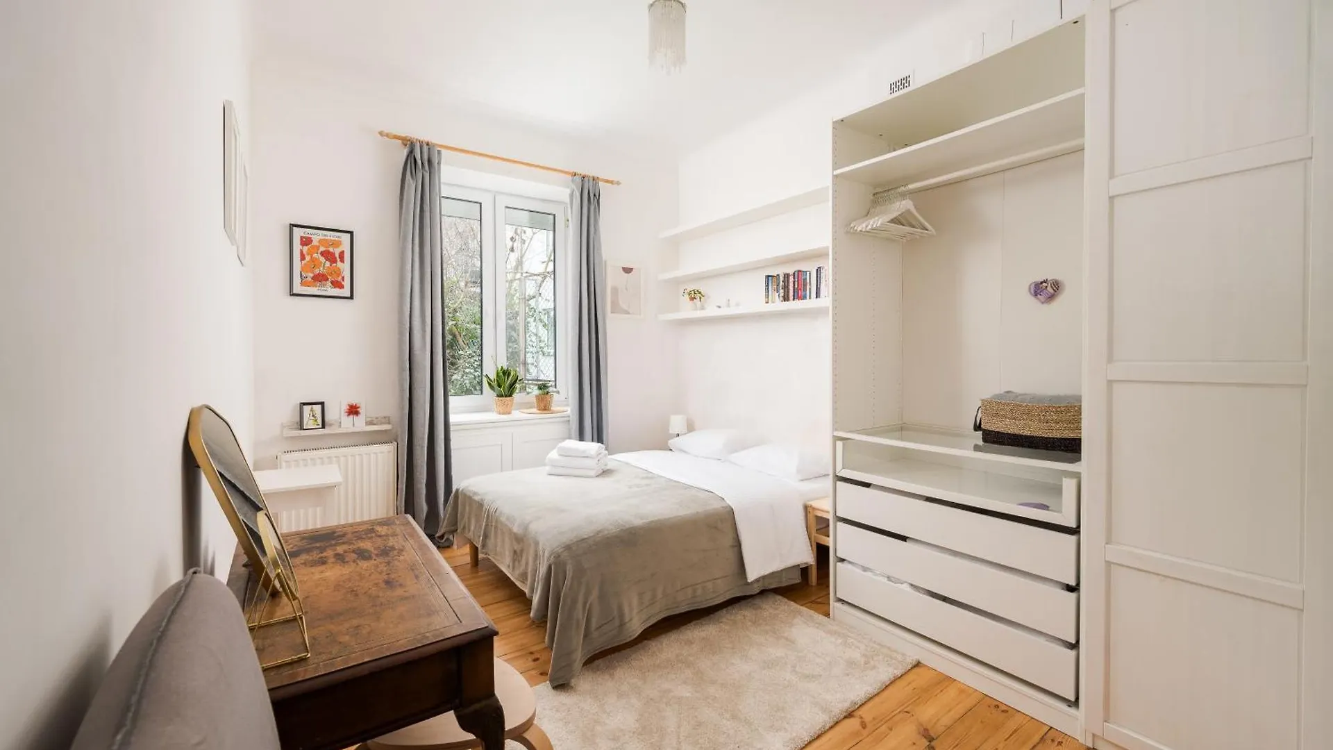 Metro Raclawicka Charming Apartment Warsaw